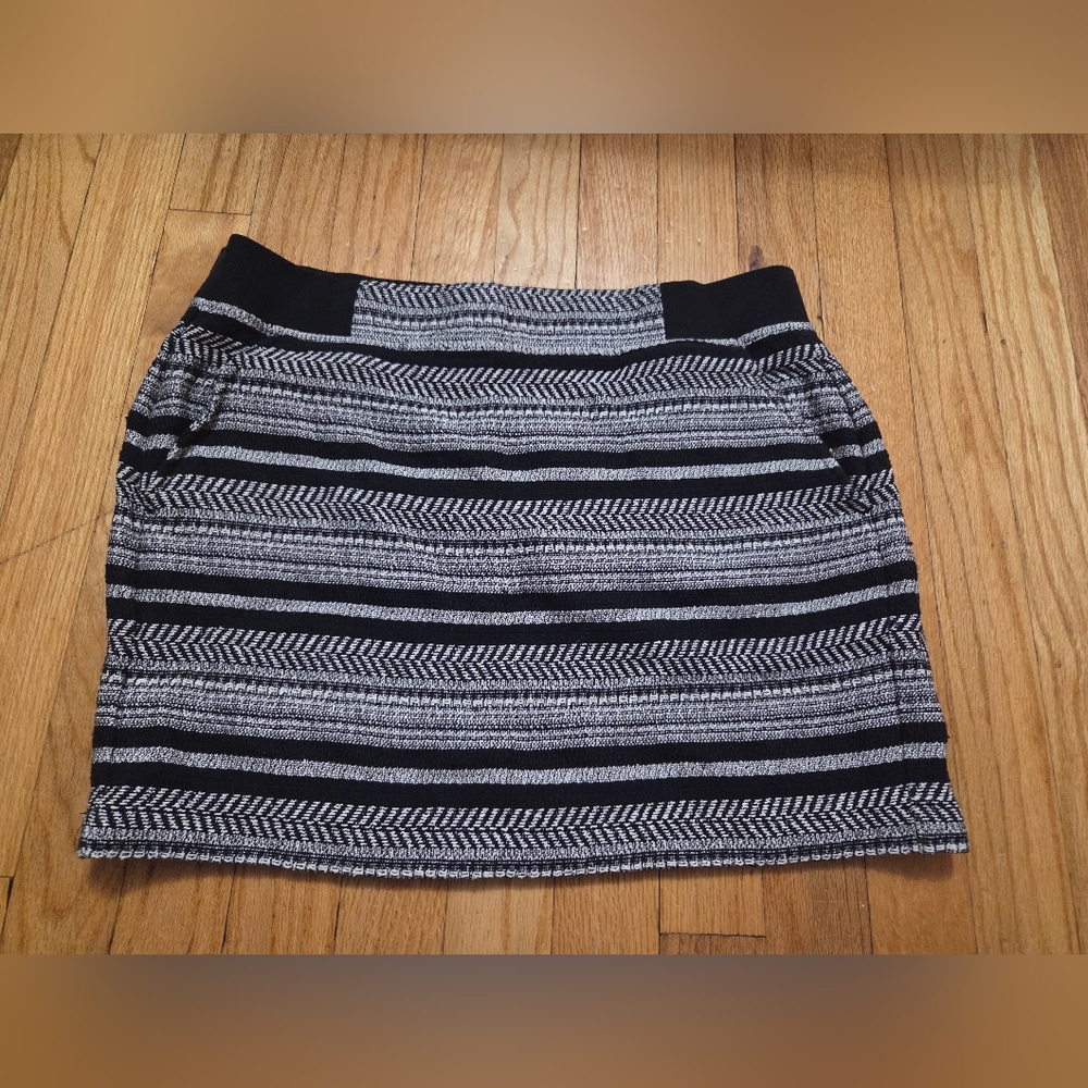 Lou & Grey Womens Black and Gray Striped Mini Skirt With Pockets EUC Size M